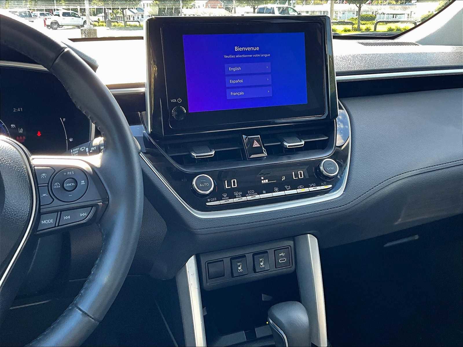 Used 2025 Toyota Corolla Cross XLE image 18