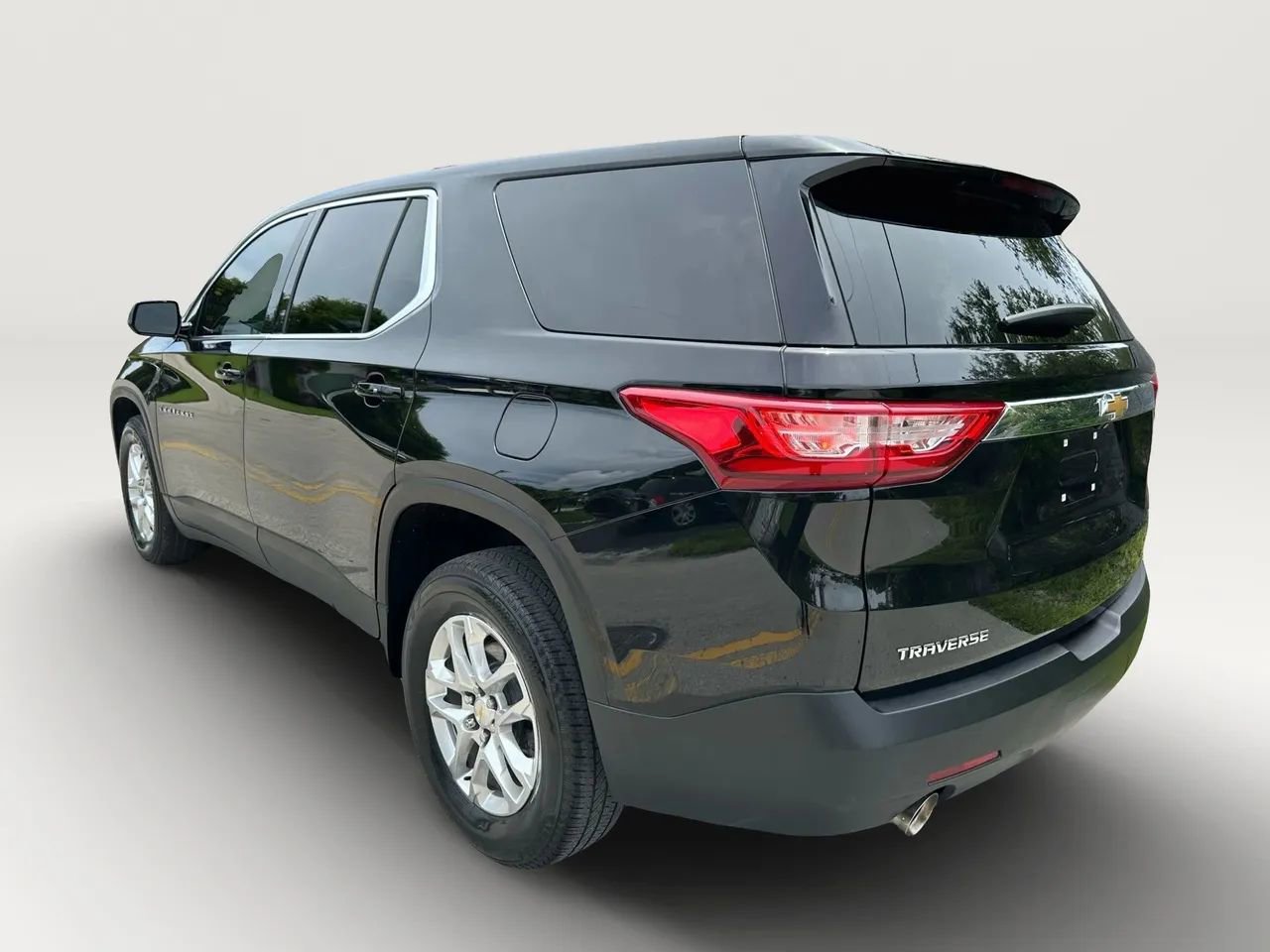 Used 2020 Chevrolet Traverse LS image 4