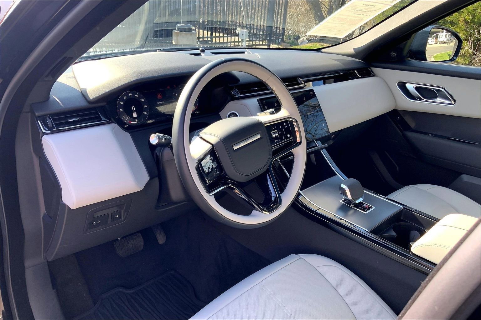 Used 2026 Land Rover Range Rover Velar S AWD/4WD image 17