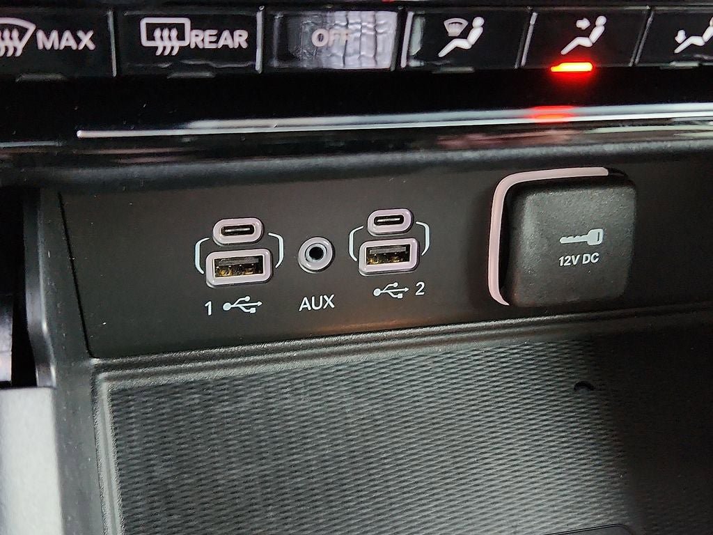 Used 2025 Jeep Grand Cherokee Altitude AWD/4WD image 18
