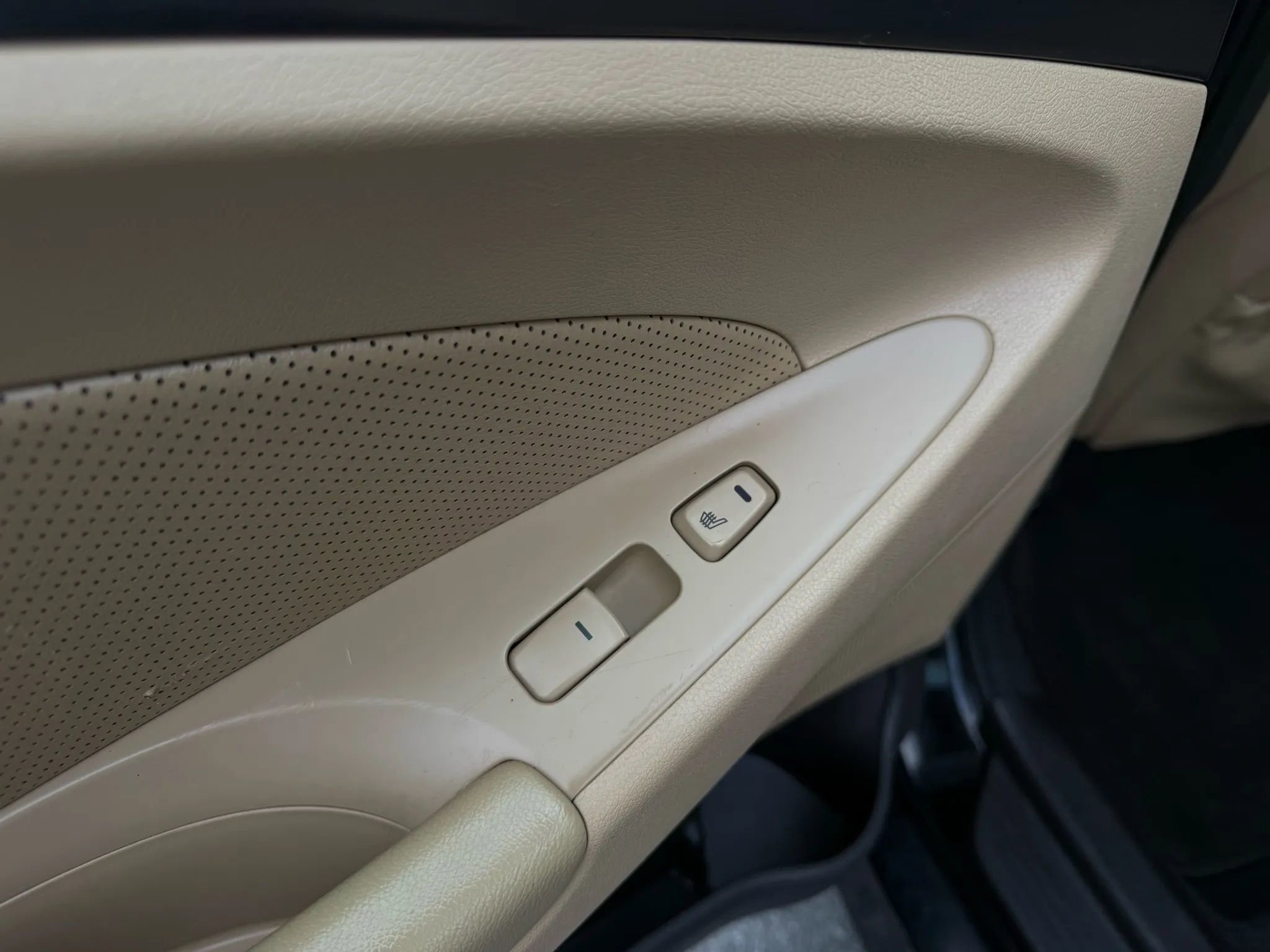 Used 2012 Hyundai Sonata Hybrid w/ Leather Pkg image 23