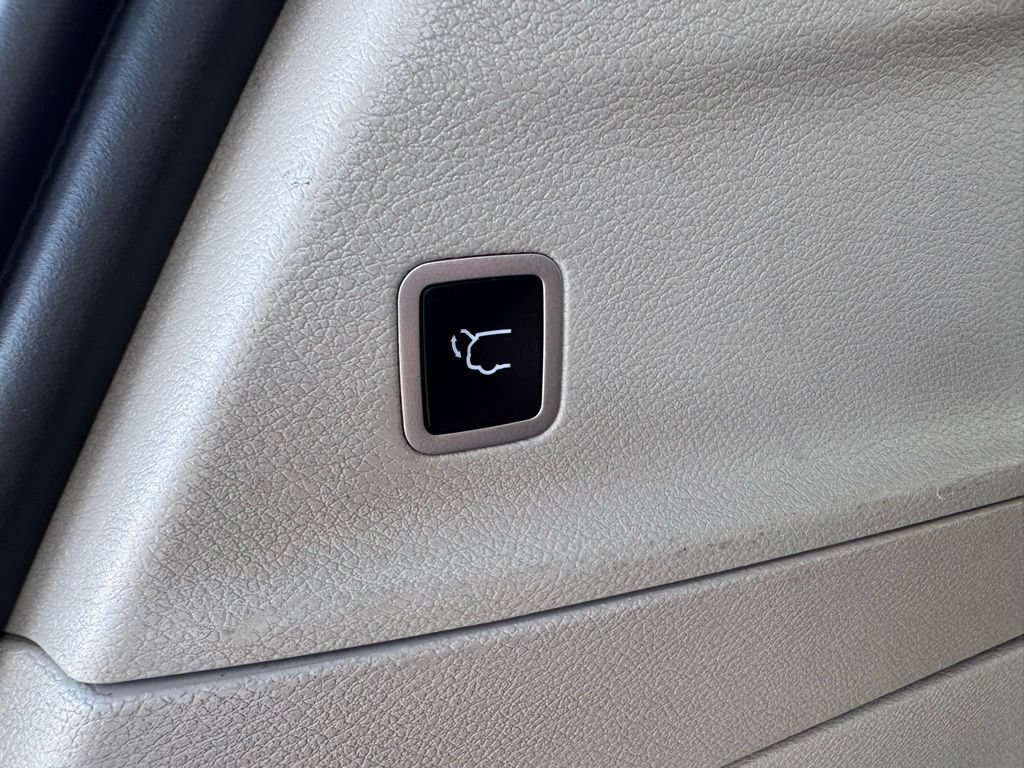Used 2021 Chrysler Pacifica Touring-L FWD image 6