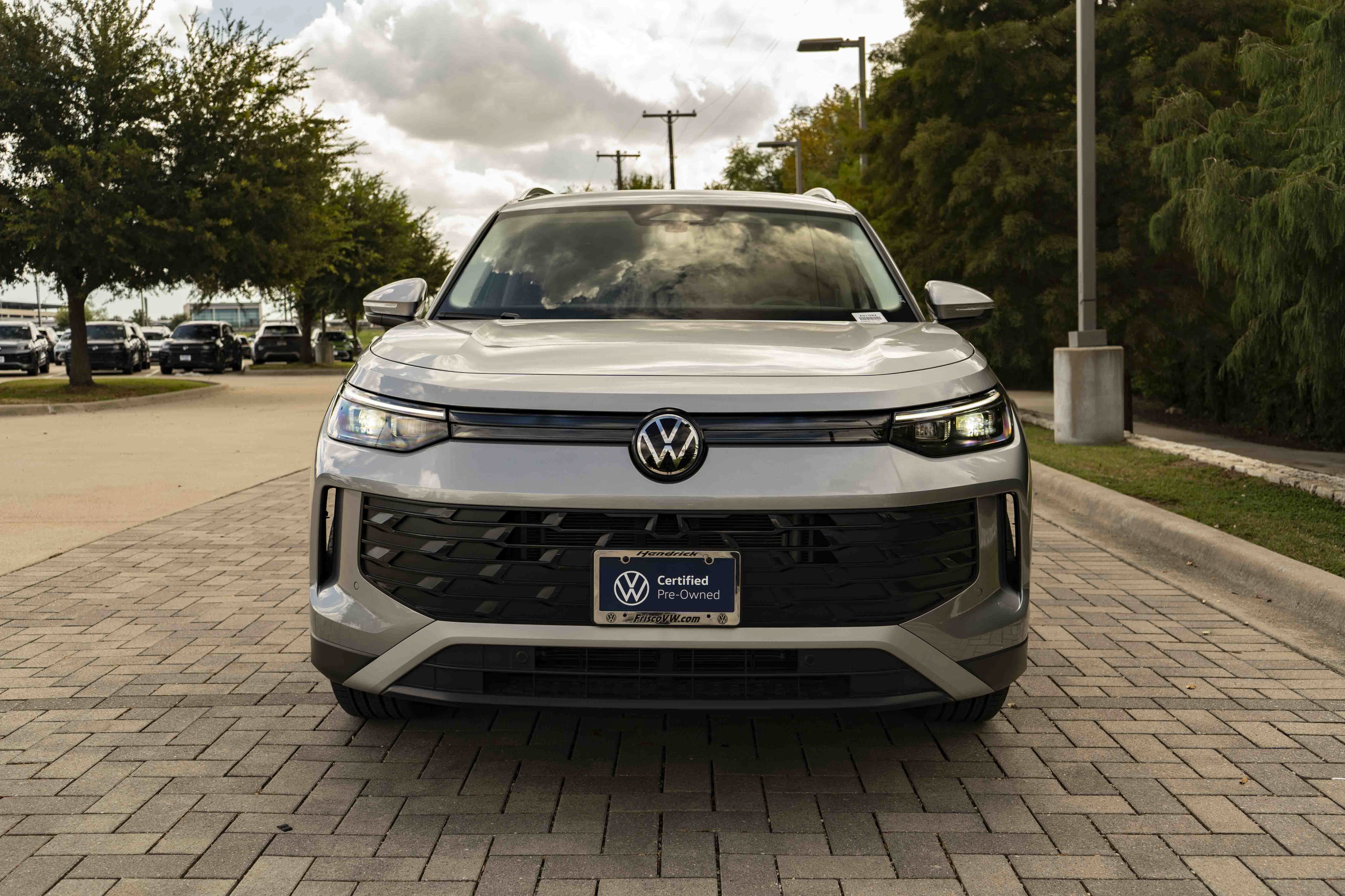 Certified 2026 Volkswagen Tiguan SE FWD image 3