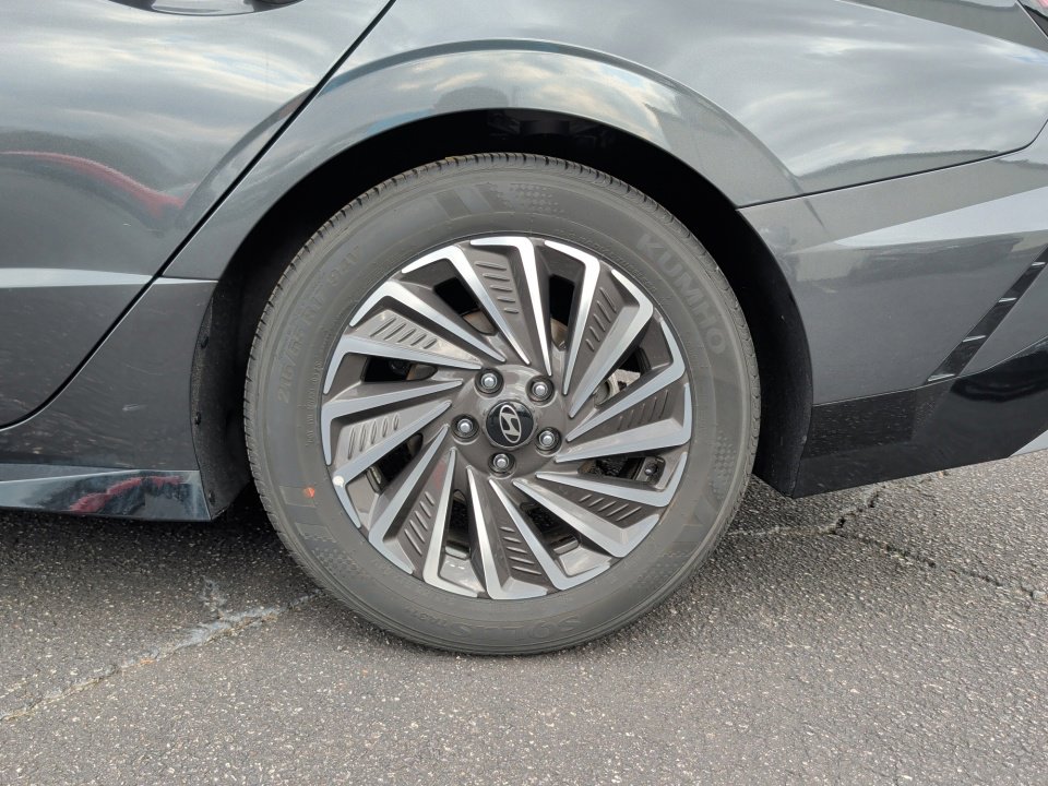 Certified 2025 Hyundai Sonata Limited FWD image 22