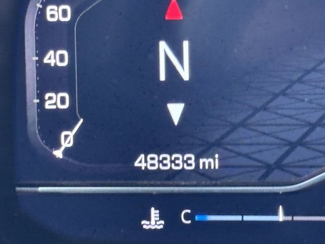 Used 2024 GMC Yukon XL SLT w/ SLT Premium Package image 16