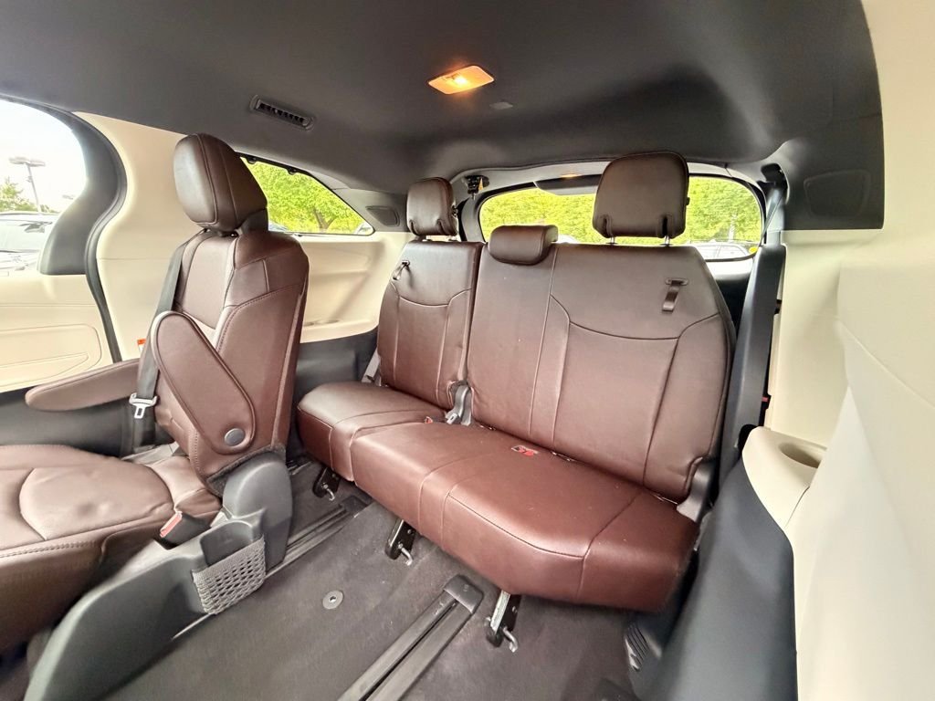 Certified 2024 Toyota Sienna Platinum FWD image 13