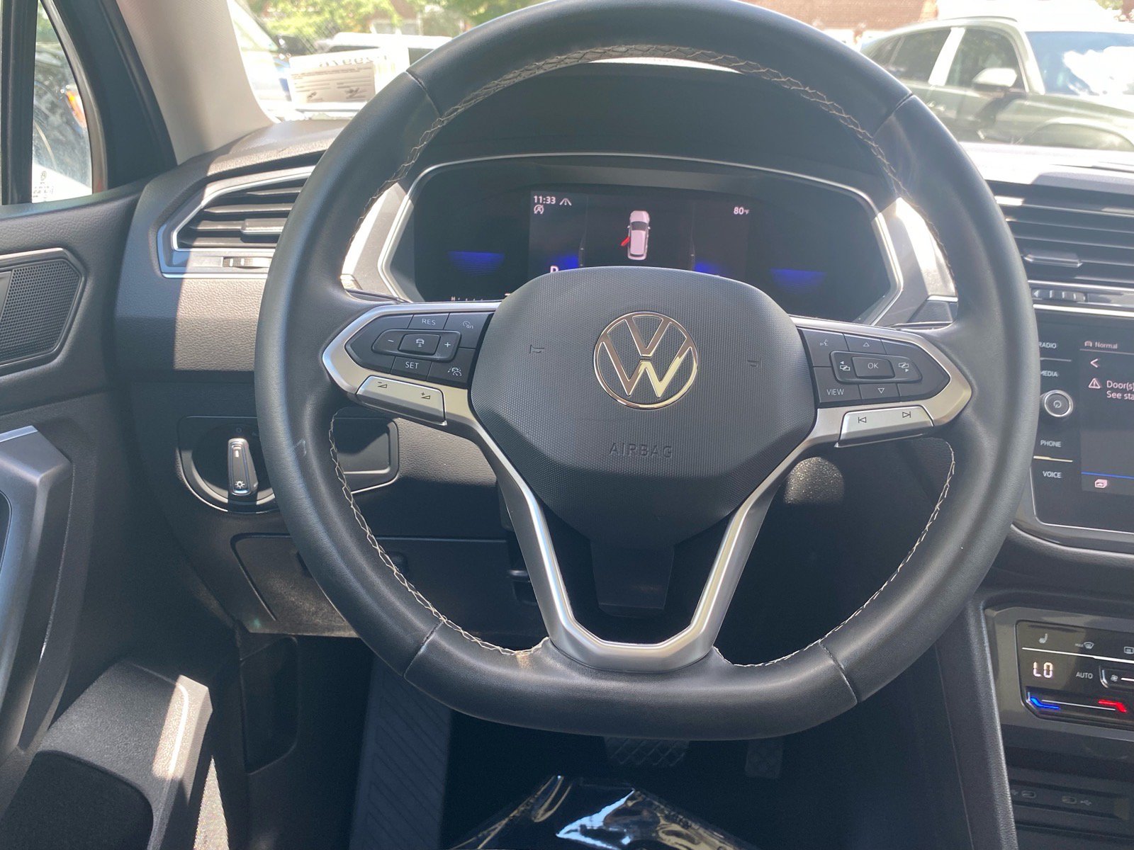 Certified 2022 Volkswagen Tiguan SE w/ Panoramic Sunroof Package AWD/4WD image 5