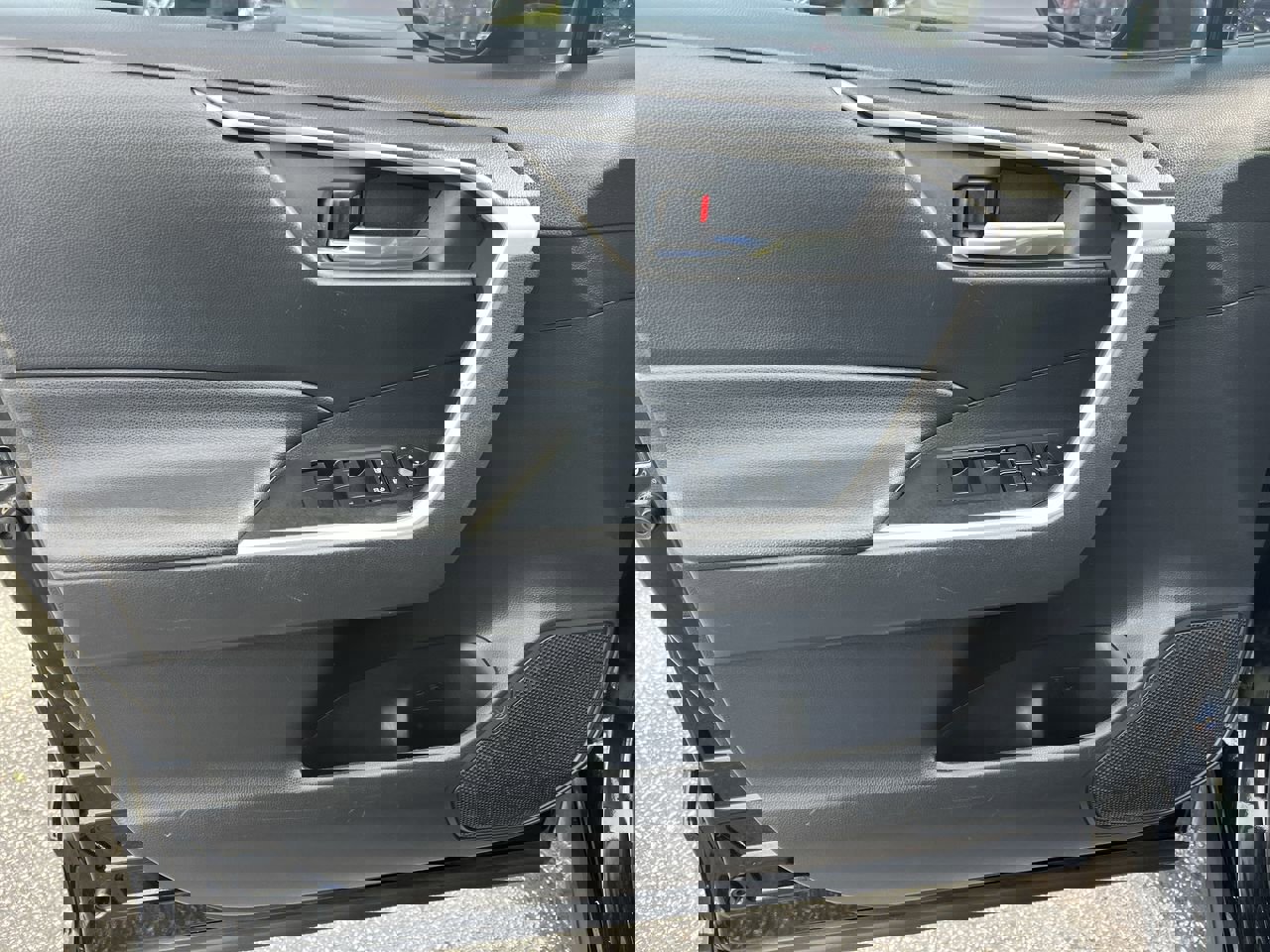 Used 2021 Toyota RAV4 XLE image 14