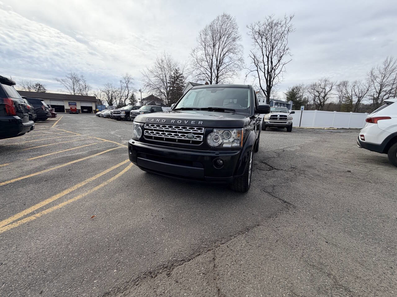 Used 2013 Land Rover LR4 HSE image 2