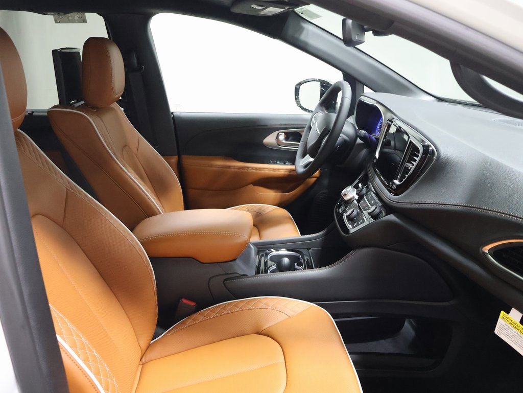 New 2026 Chrysler Pacifica Pinnacle w/ Trailer Tow Group image 21