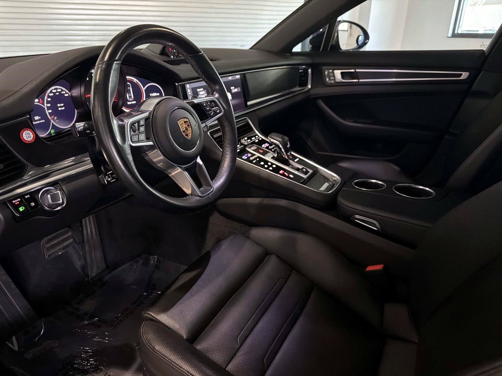 Used 2020 Porsche Panamera RWD image 4