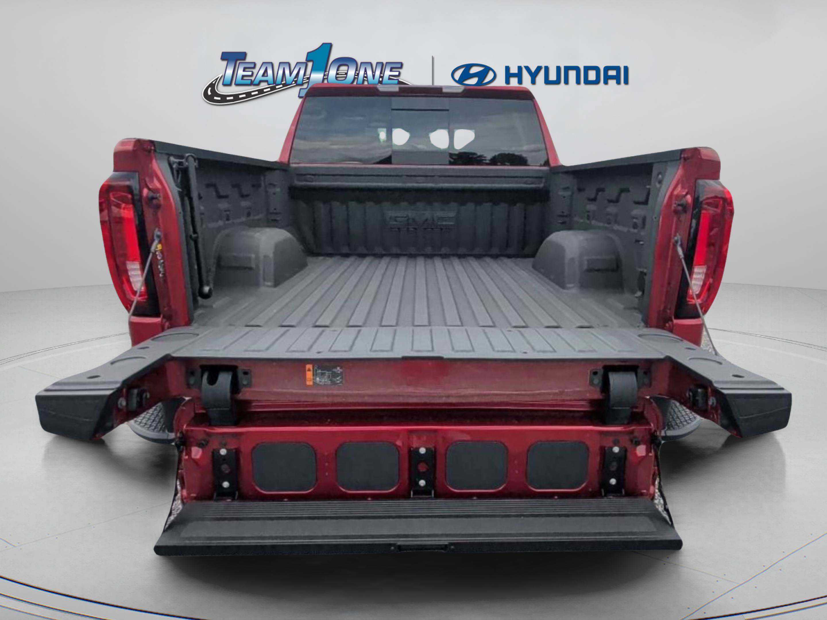 Used 2025 GMC Sierra 1500 SLT w/ SLT Premium Plus Package AWD/4WD image 17