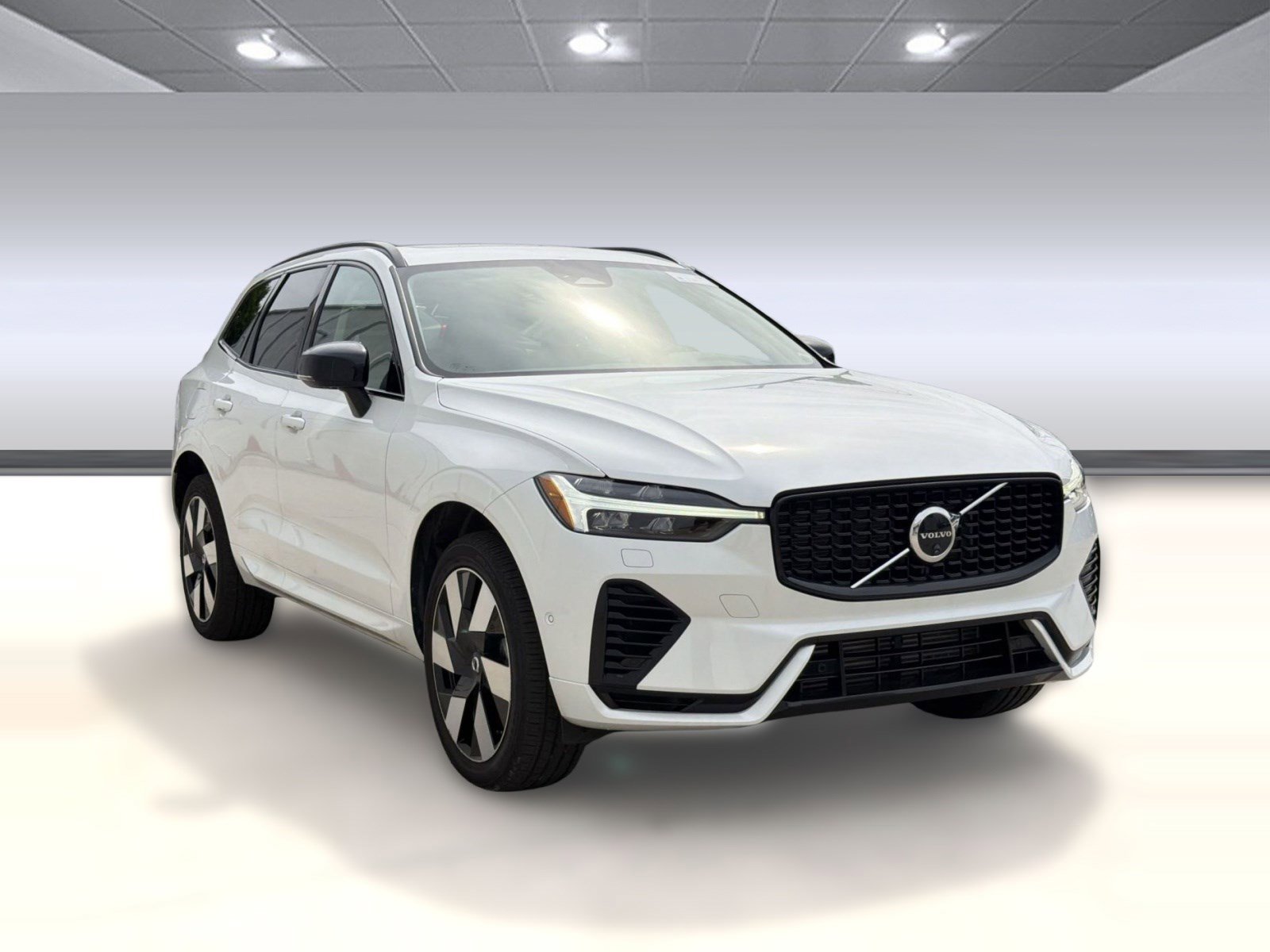 Used 2025 Volvo XC60 T8 Plus w/ Protection Package Premier image 7
