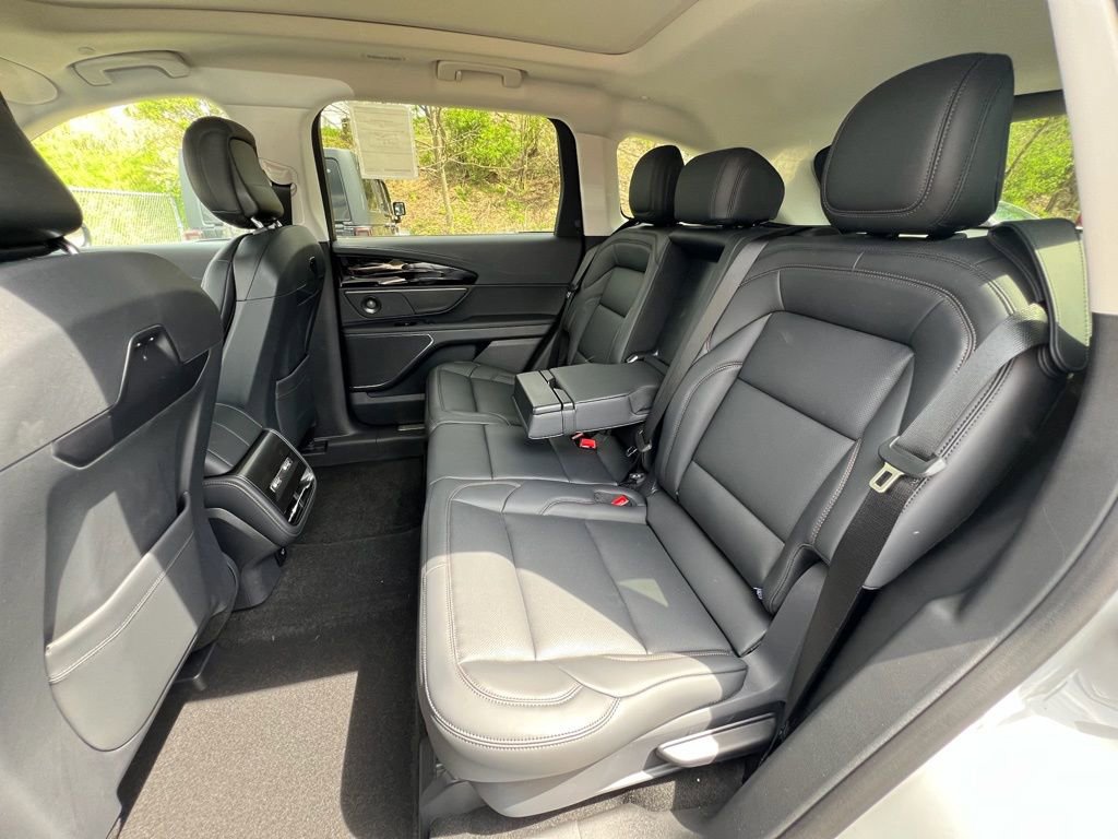 New 2026 Lincoln Nautilus Premier w/ Equipment Group 102A AWD/4WD image 18
