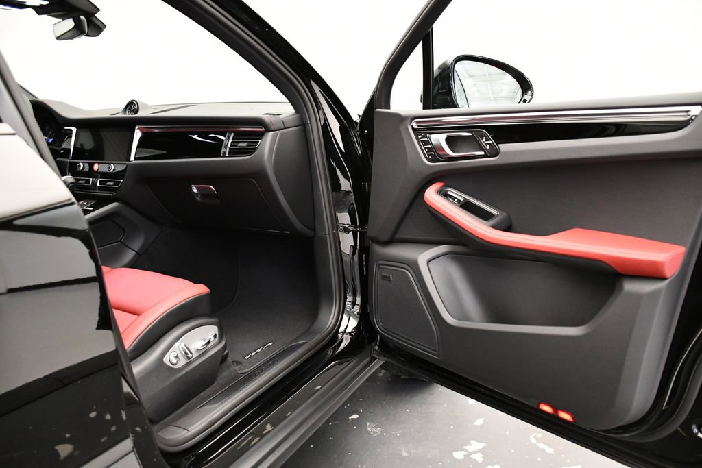 Used 2025 Porsche Macan Turbo image 44