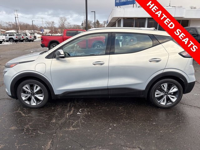Used 2022 Chevrolet Bolt EUV LT w/ Convenience Package image 2