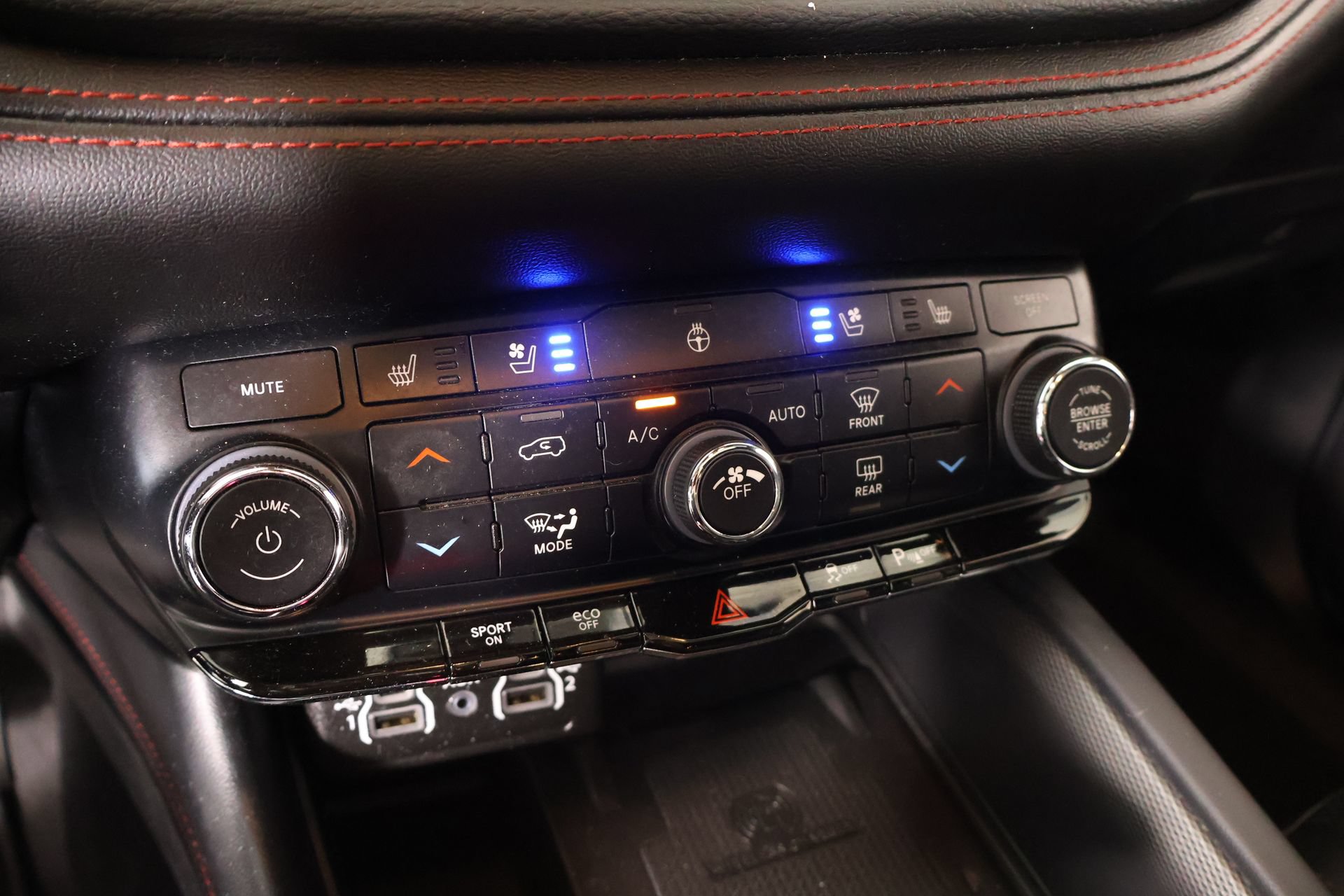 Used 2024 Dodge Durango R/T AWD/4WD image 8