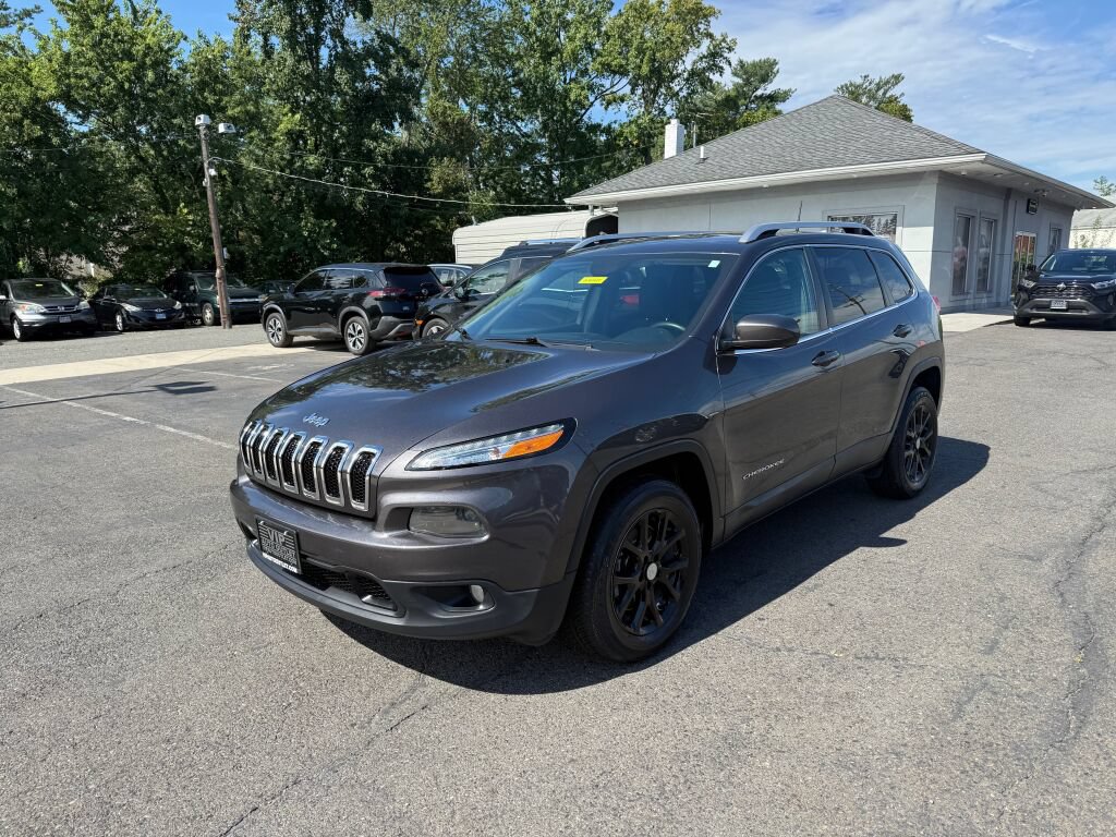 Used 2016 Jeep Cherokee Latitude w/ Comfort/Convenience Group AWD/4WD image 3