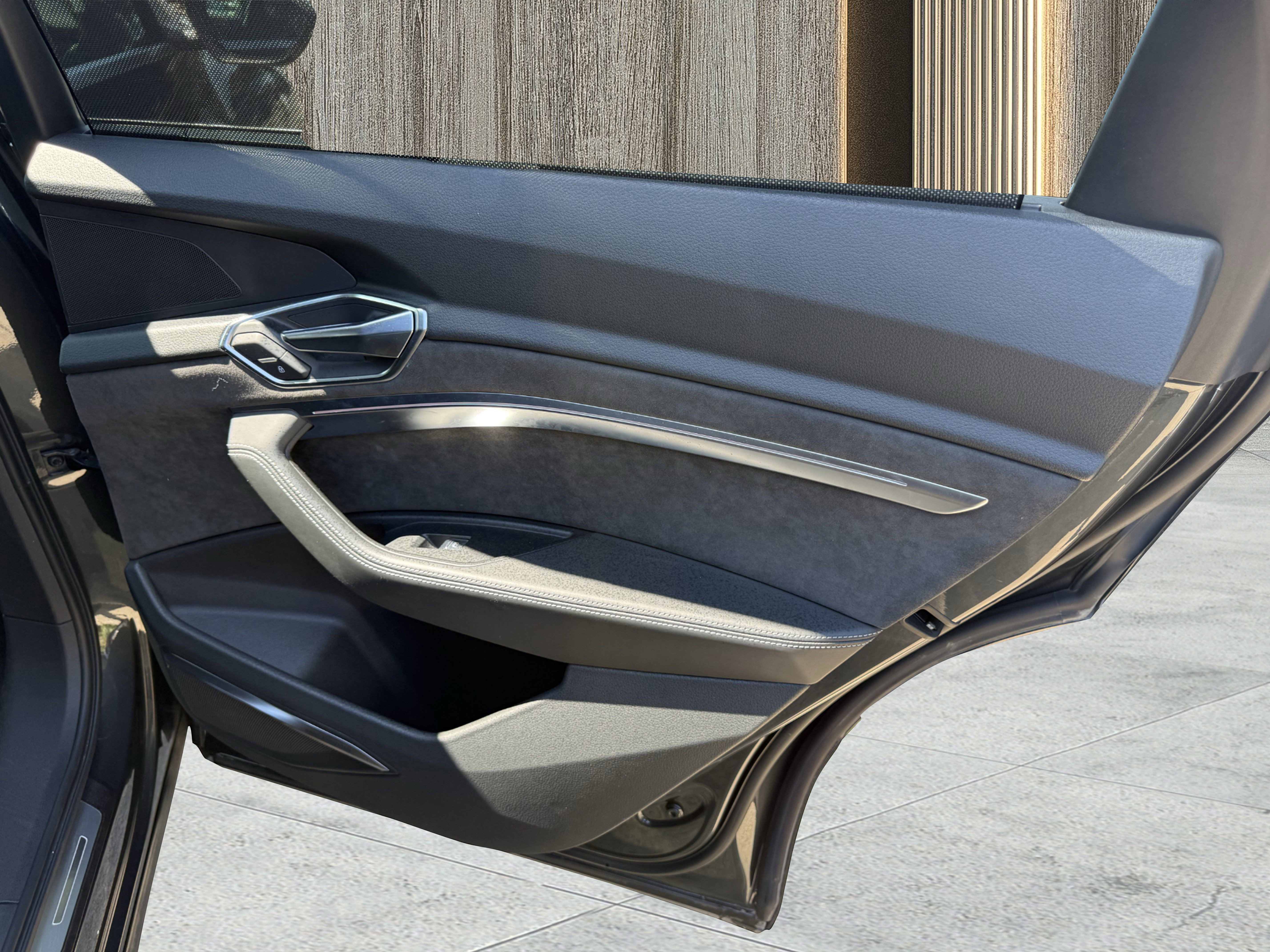 Used 2019 Audi e-tron Prestige w/ Prestige Package image 44