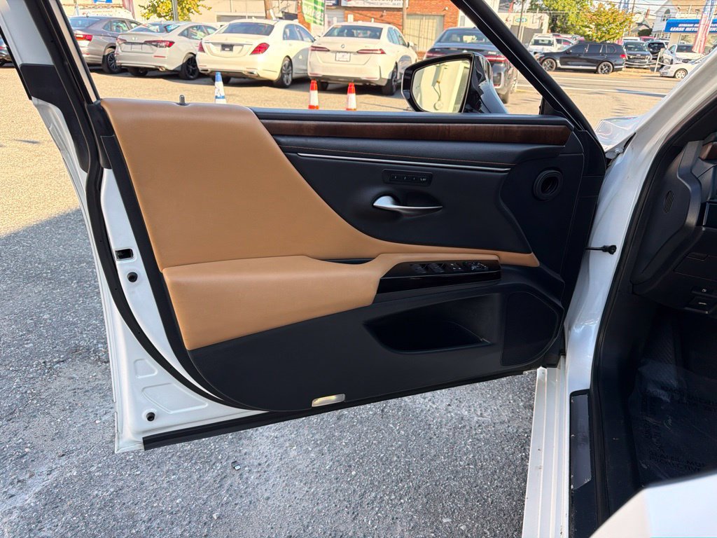 Used 2022 Lexus ES 250 w/ Premium Package AWD/4WD image 28
