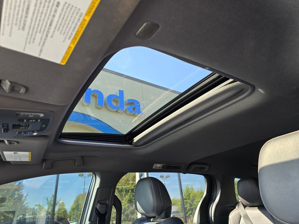 Used 2022 Toyota Sienna XSE image 19