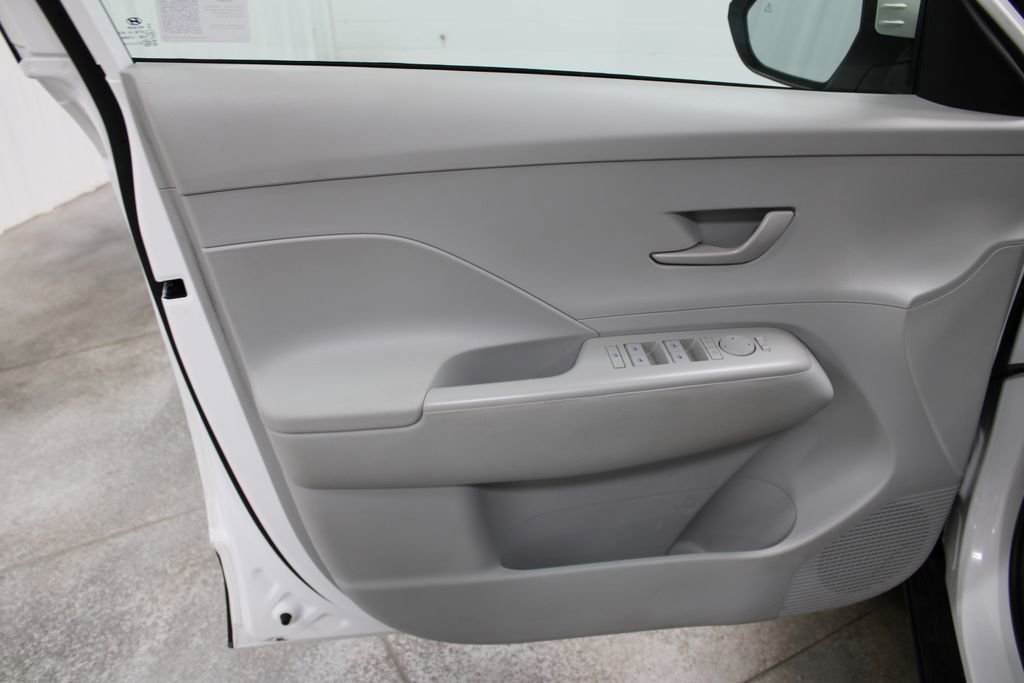 Used 2024 Hyundai Kona SEL w/ Convenience Package image 16