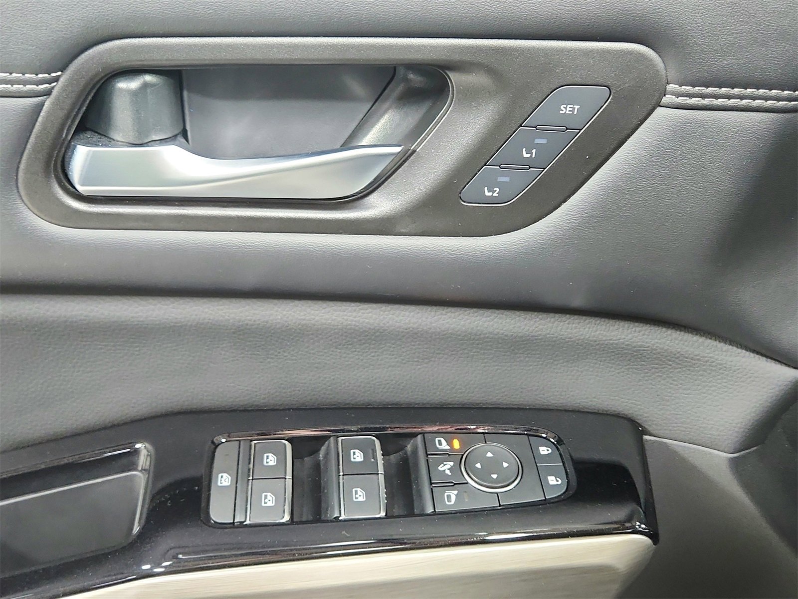 Used 2024 Nissan Pathfinder Platinum w/ Lighting Package (N93) image 35