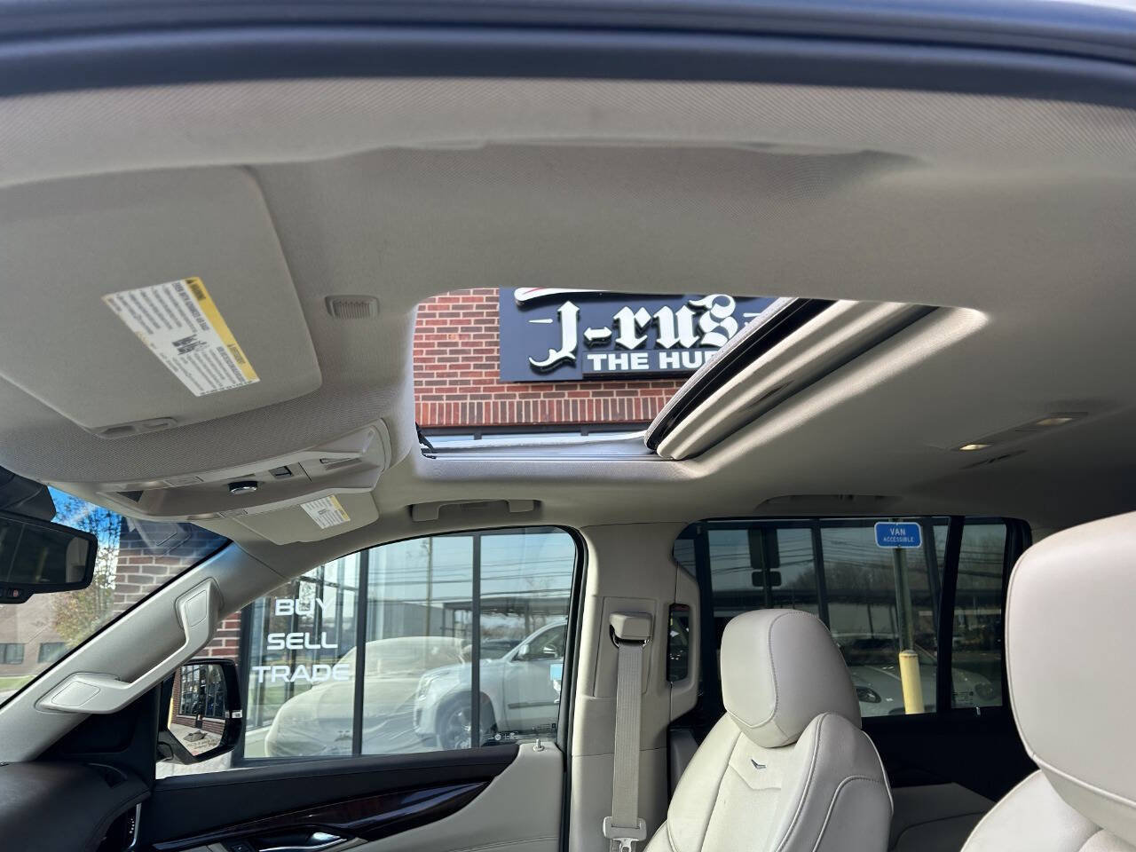 Used 2016 Cadillac Escalade ESV Luxury image 37