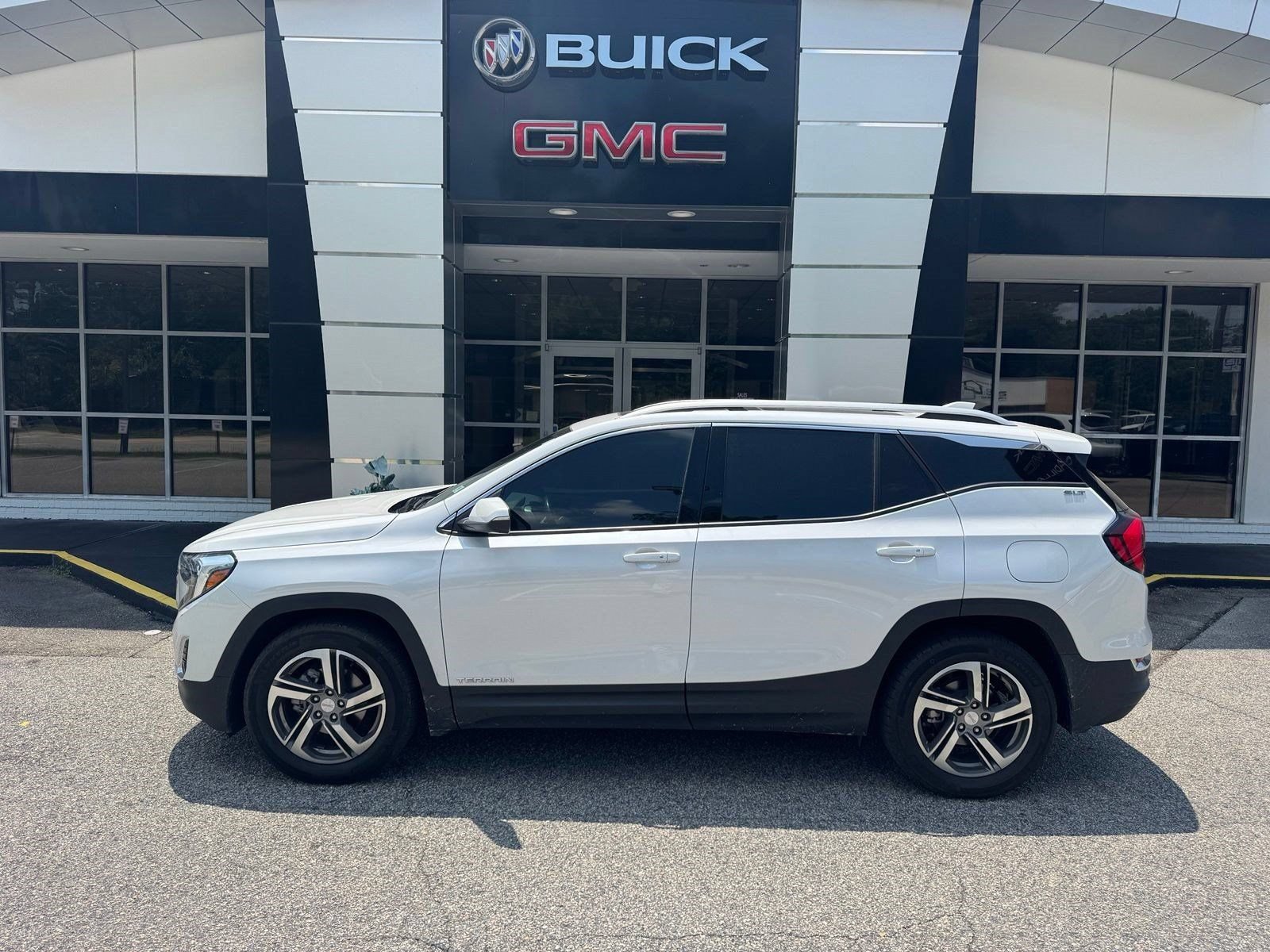 Certified 2021 GMC Terrain SLT w/ Infotainment Package II FWD image 3