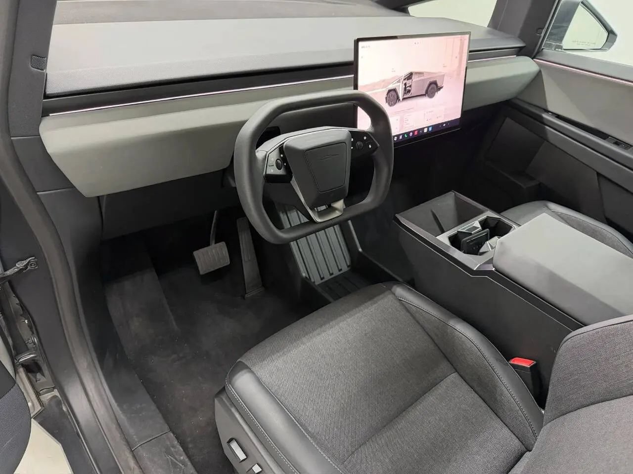 Used 2025 Tesla Cybertruck 2WD Crew Cab image 8