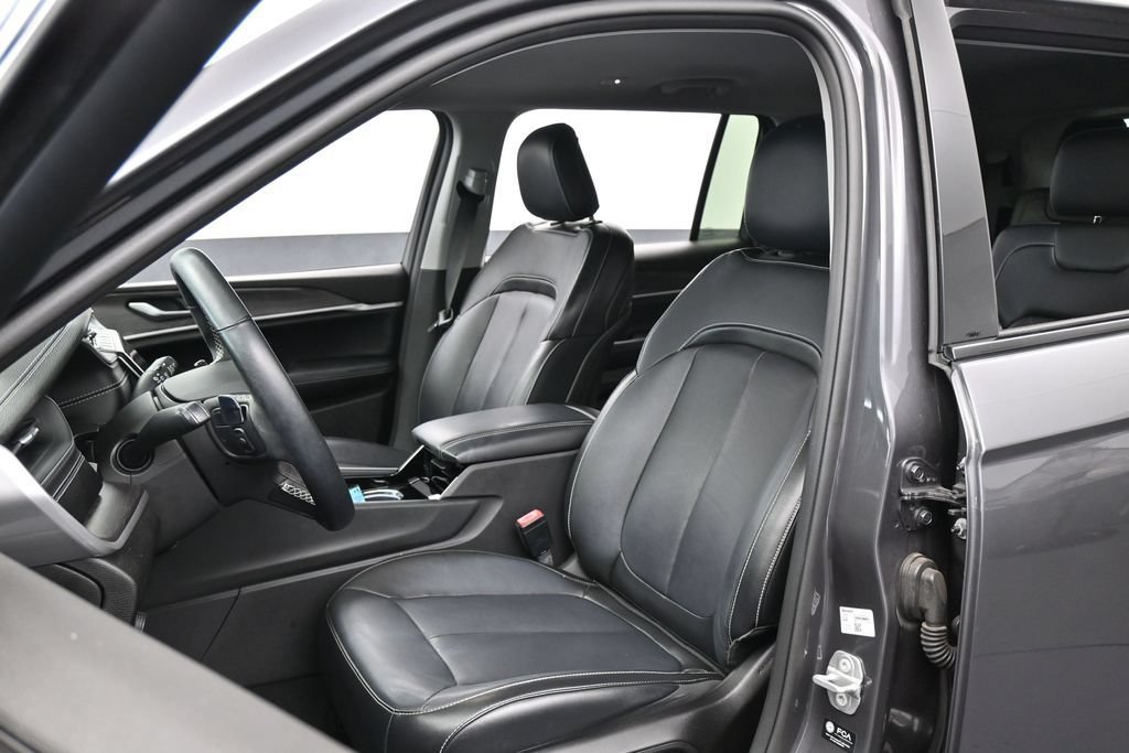 Used 2022 Jeep Grand Cherokee L Limited RWD image 10