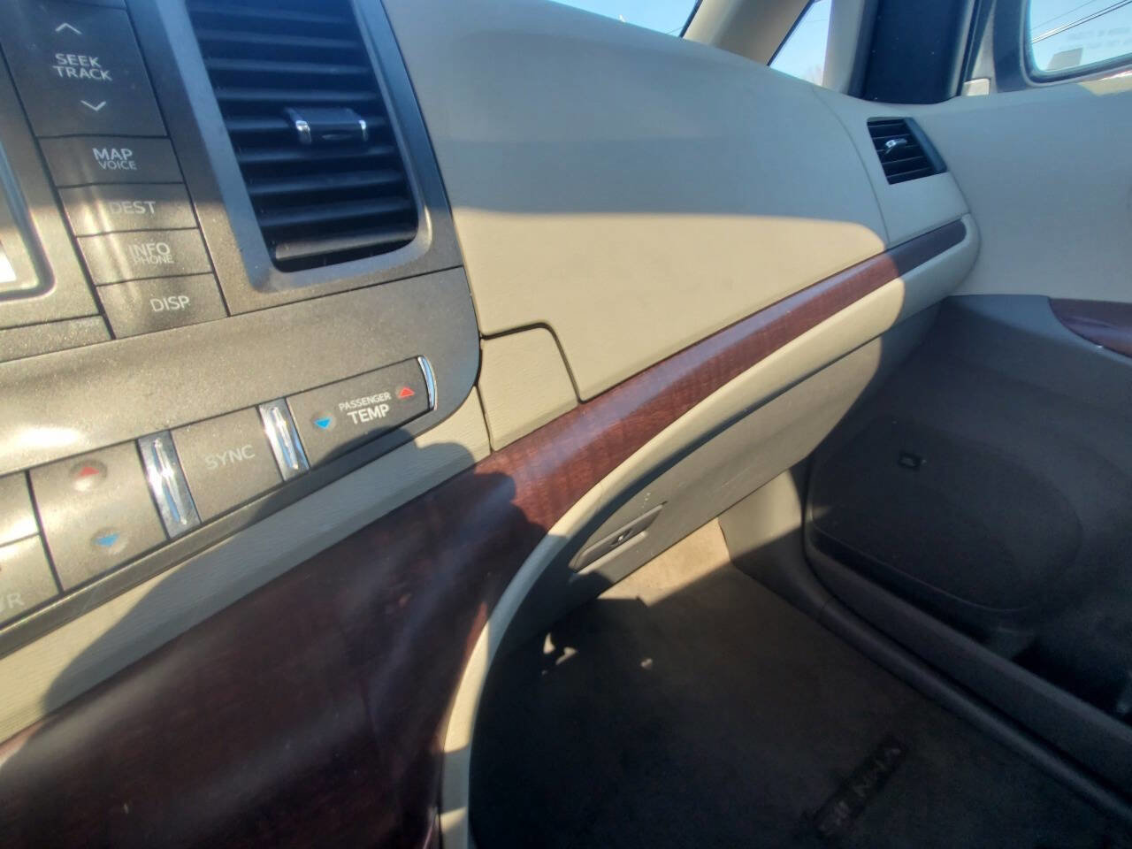 Used 2012 Toyota Sienna Limited w/ Premium Pkg AWD/4WD image 20