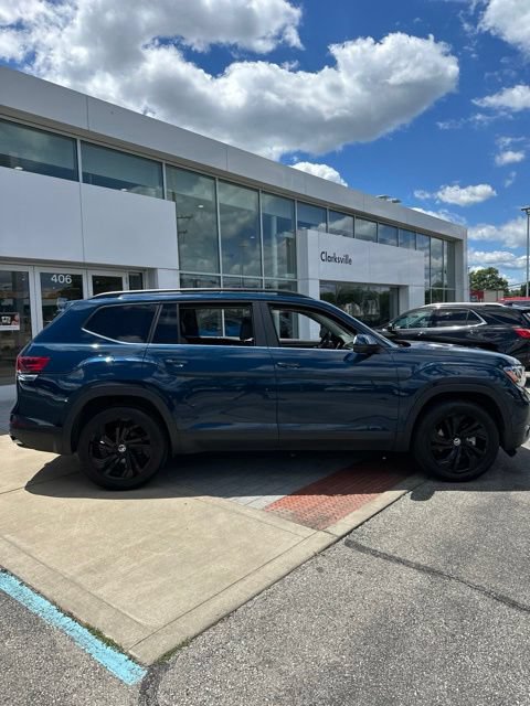 Used 2023 Volkswagen Atlas SE w/ Panoramic Sunroof Package FWD image 7