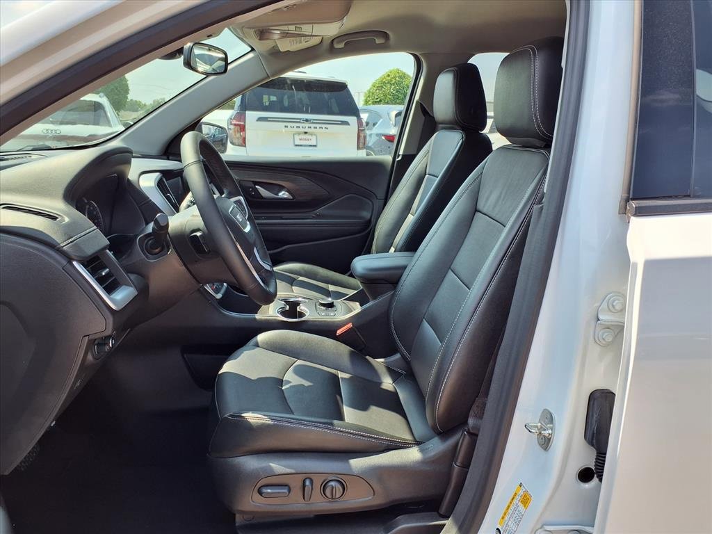 Used 2024 GMC Terrain SLT image 25