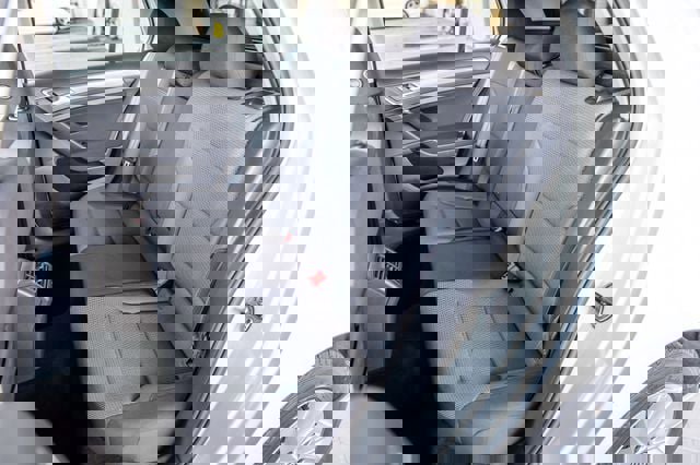 Used 2016 Volkswagen Golf S image 37