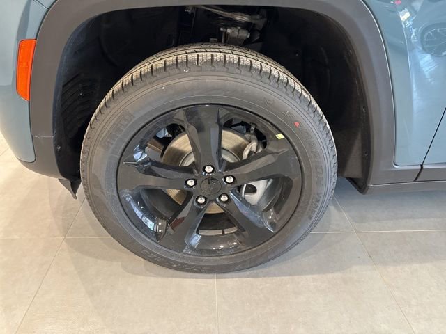 New 2026 Jeep Grand Cherokee Limited w/ Limited Altitude Package AWD/4WD image 12
