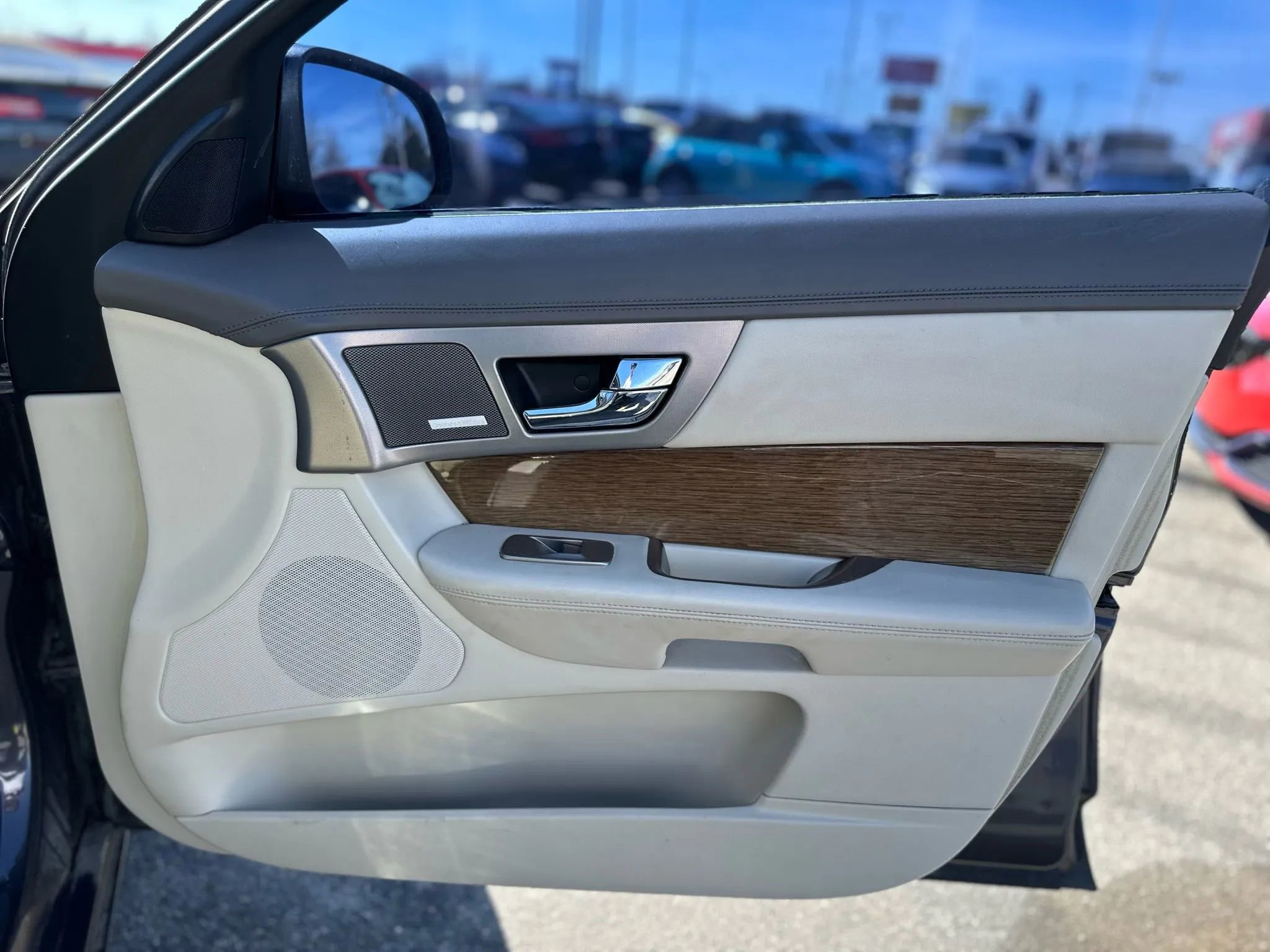 Used 2009 Jaguar XF Premium image 22