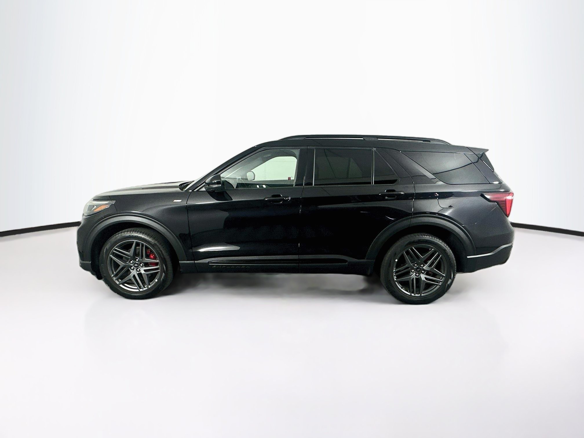Used 2025 Ford Explorer ST-Line w/ ST-Line Street Pack AWD/4WD image 4