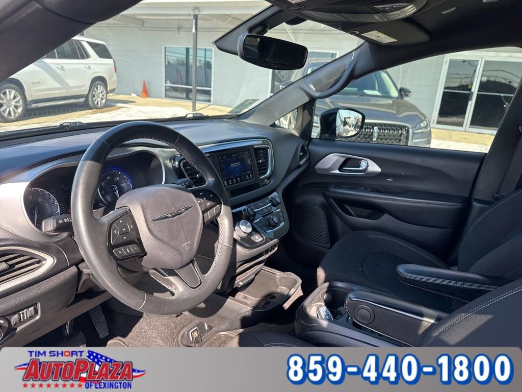 Used 2020 Chrysler Pacifica Touring w/ S Appearance Package image 9