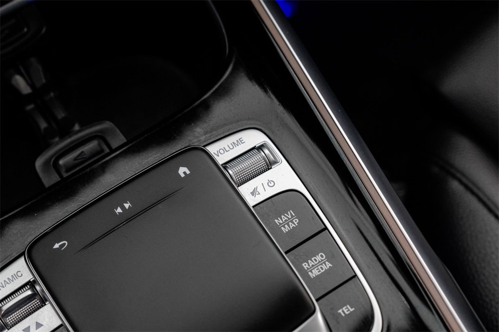 Used 2020 Mercedes-Benz GLB 250 w/ Premium Package image 27