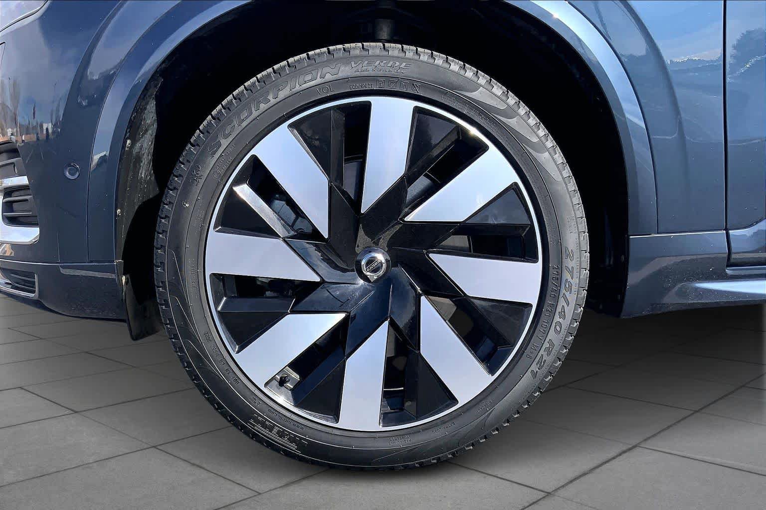 Used 2023 Volvo XC90 T8 Ultimate w/ Lounge Package image 11