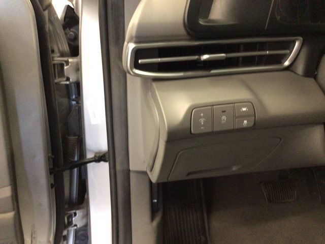 Used 2021 Hyundai Elantra SE FWD image 16