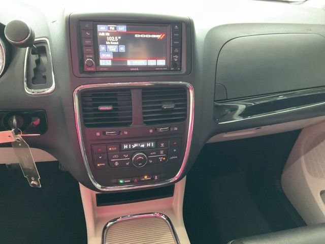Used 2016 Dodge Grand Caravan SXT image 12