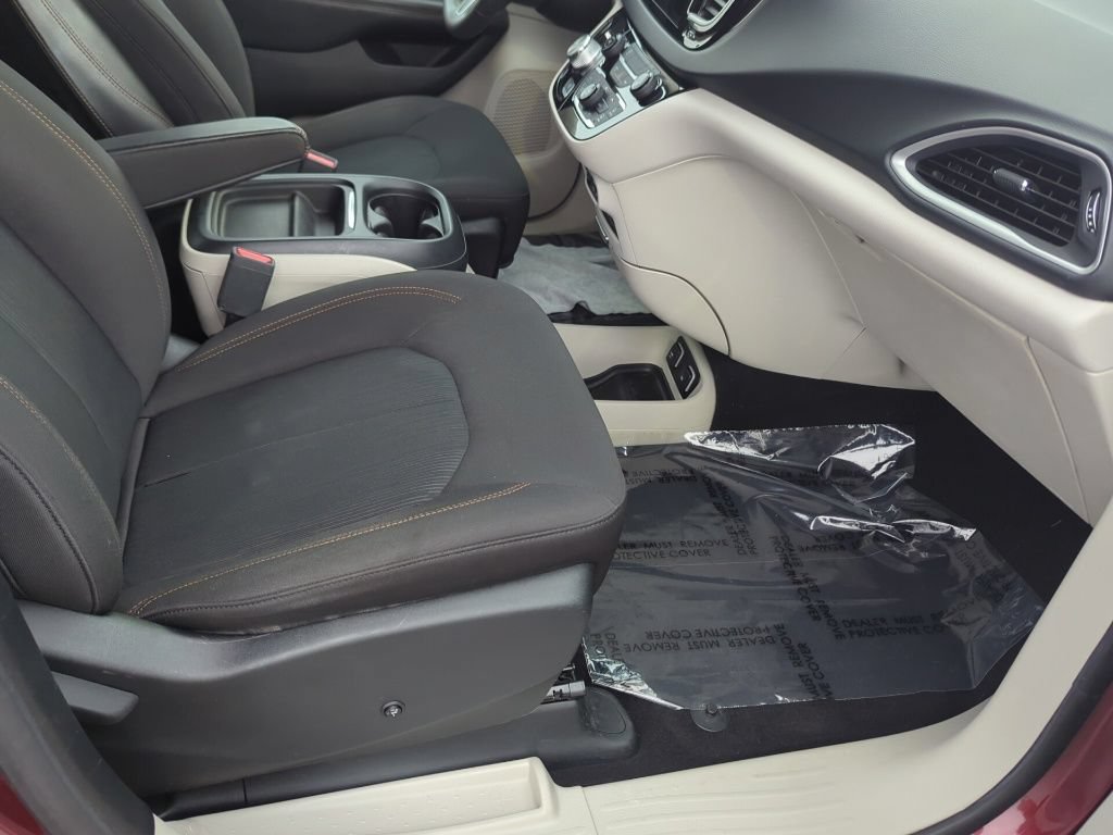 Used 2017 Chrysler Pacifica Touring Plus FWD image 47
