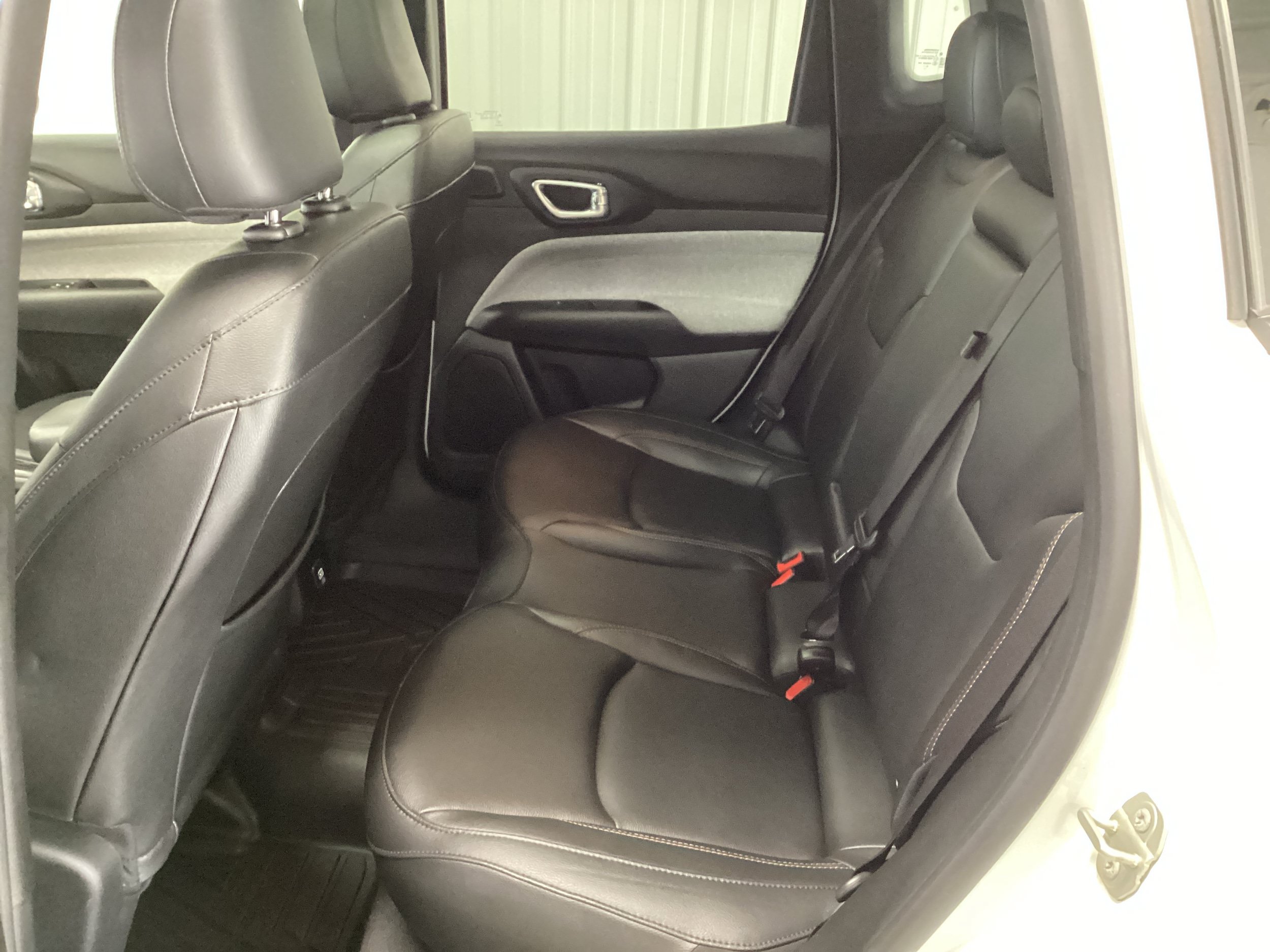 Used 2024 Jeep Compass Latitude w/ Sun and Sound Group AWD/4WD image 32