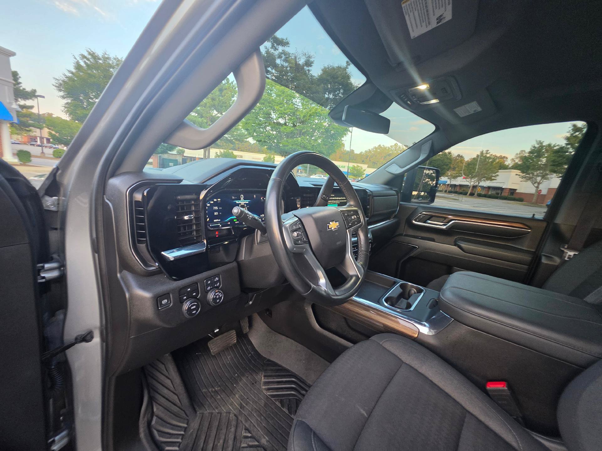 Used 2024 Chevrolet Silverado 2500 LT w/ All Star Edition AWD/4WD image 7