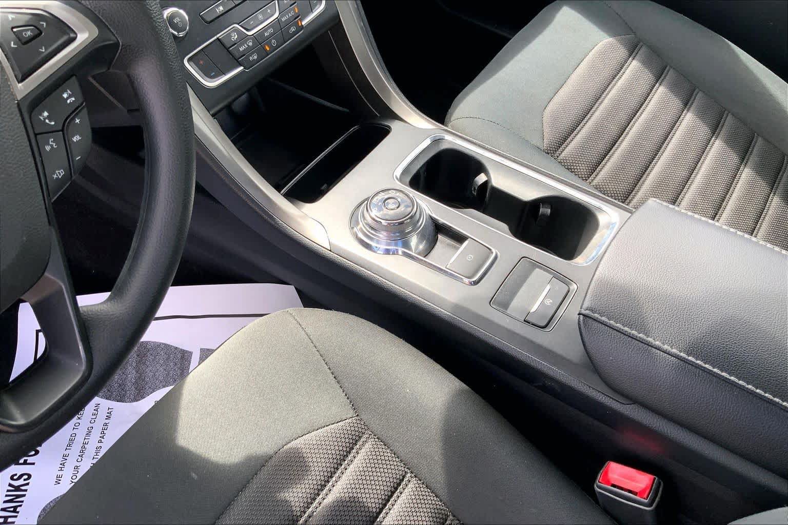 Certified 2019 Ford Fusion SE FWD image 16