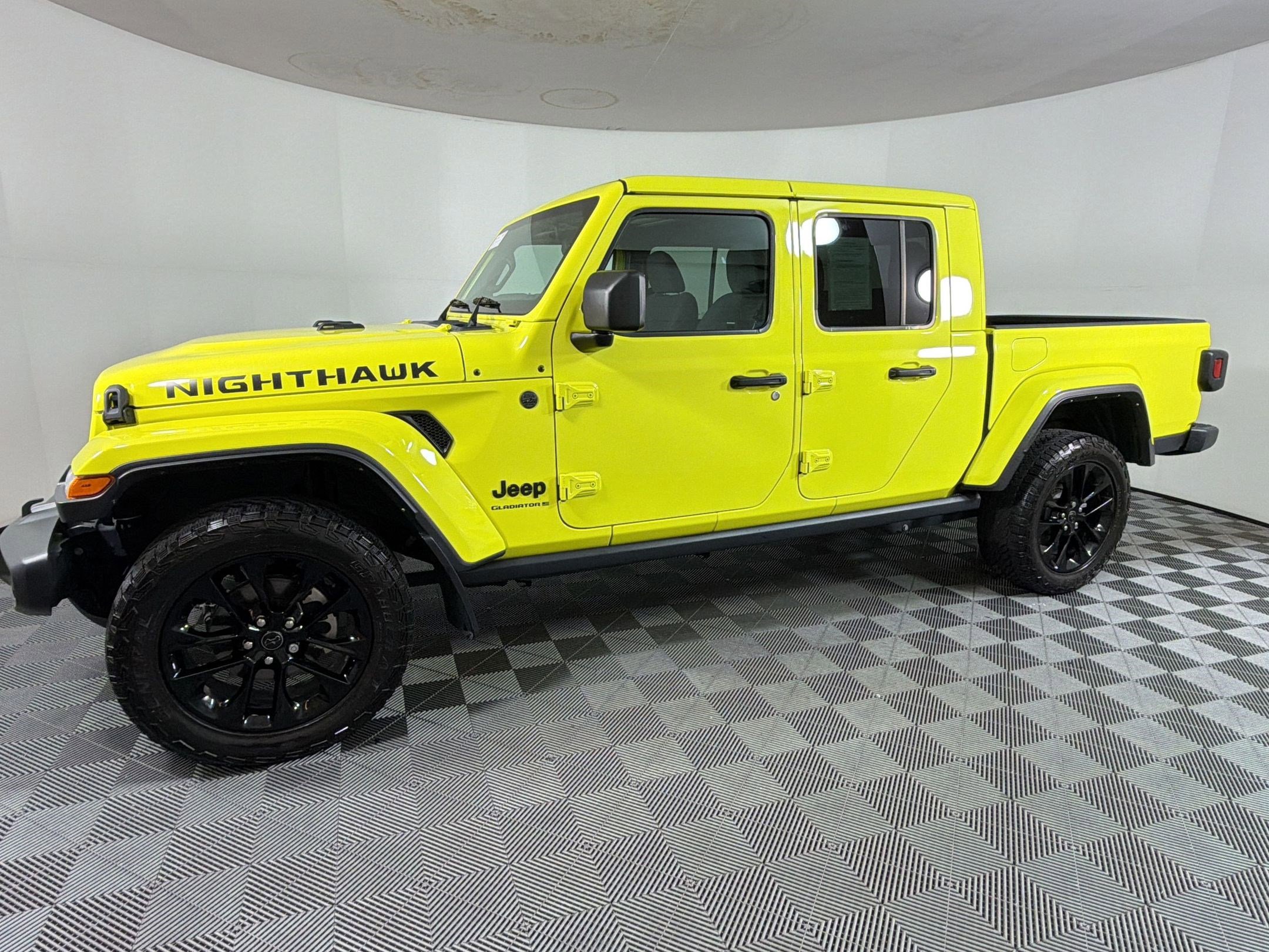 Used 2024 Jeep Gladiator Sport AWD/4WD image 19