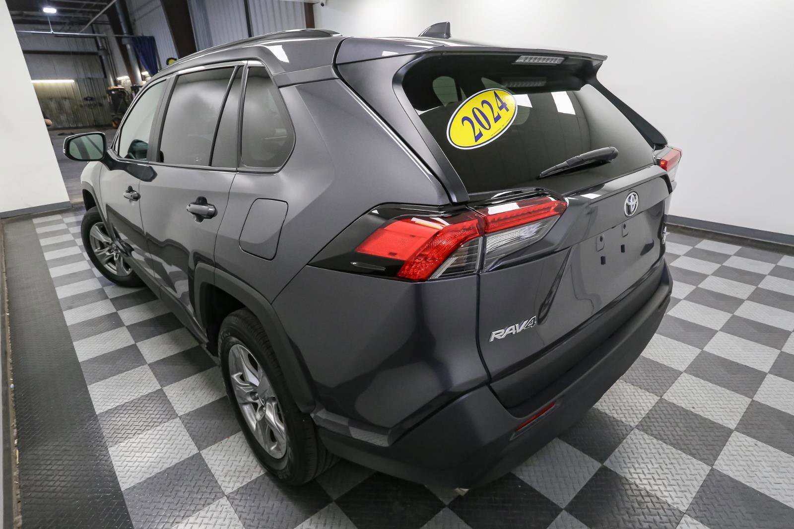 Used 2024 Toyota RAV4 XLE w/ Convenience Package image 9
