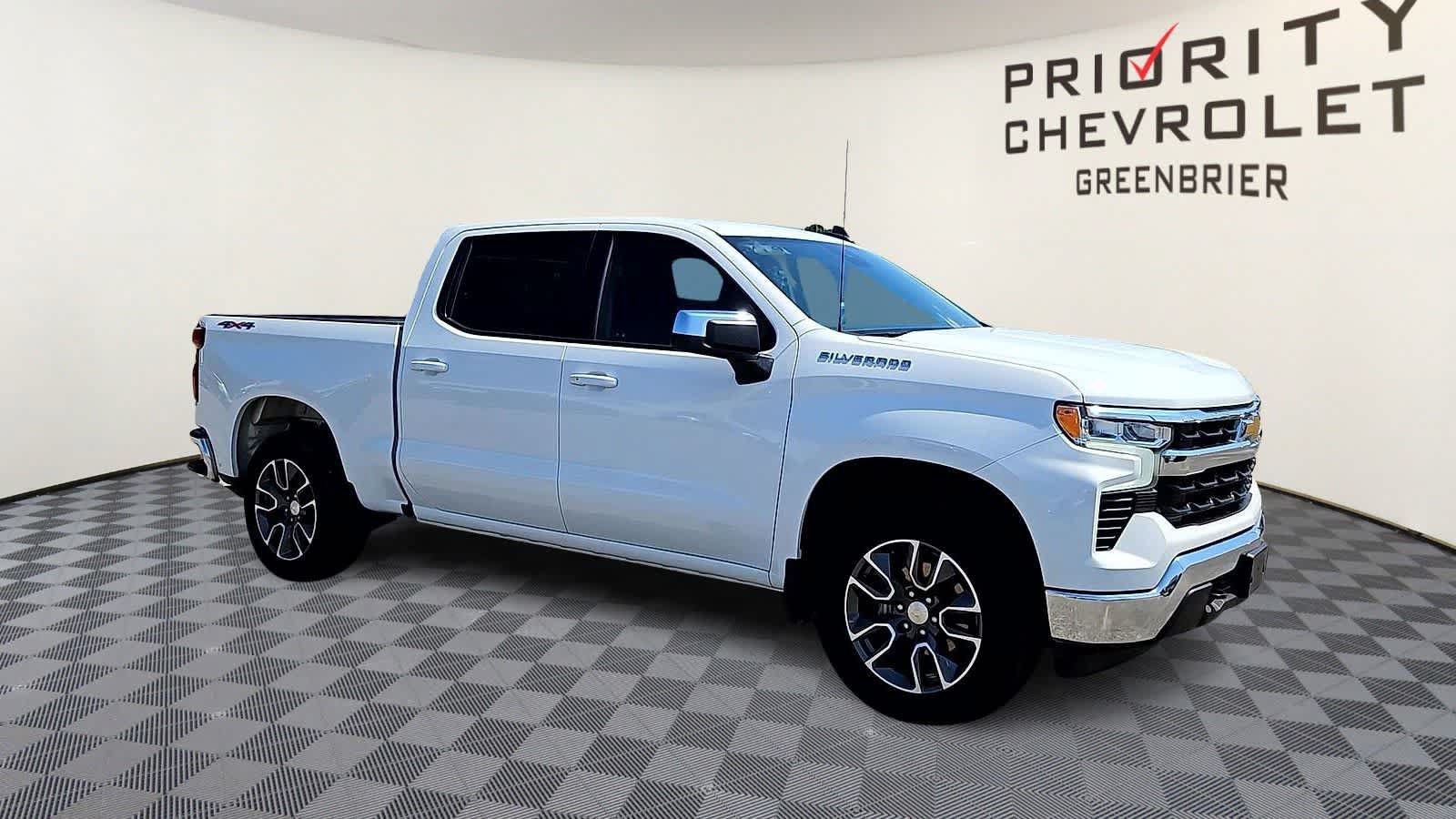 Used 2023 Chevrolet Silverado 1500 LT AWD/4WD image 2